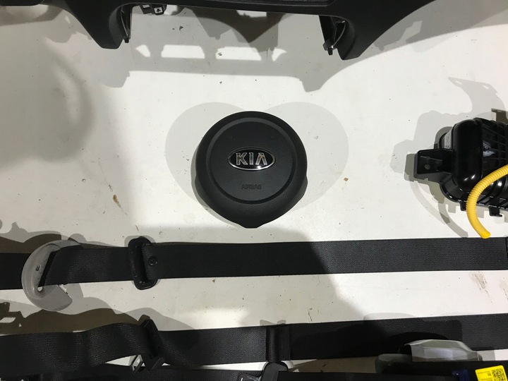 фото №5, Kia cerato панель консоль подушка безопасности подушки ремни оригинал демонтаж