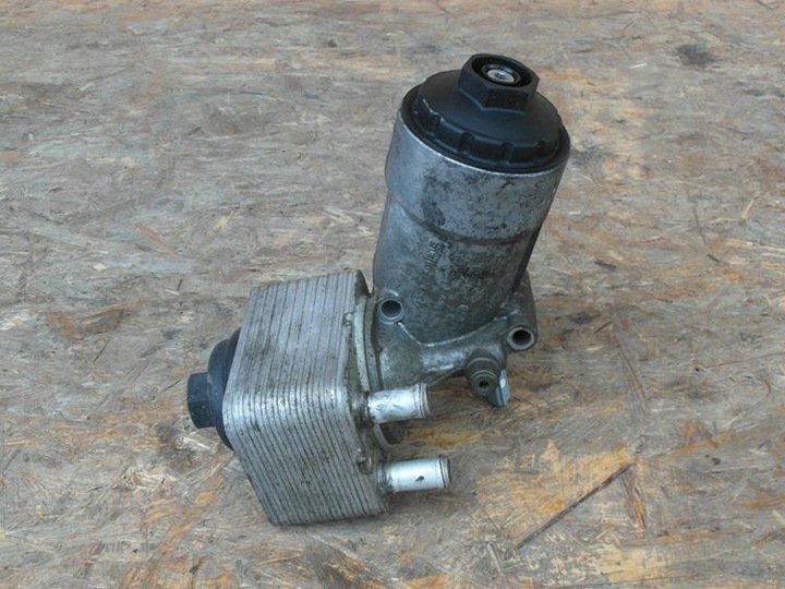 фото №1, Aud a3 8p golf v r32 3.2 v6 радиаторов основание фильтра масла 022115403qa