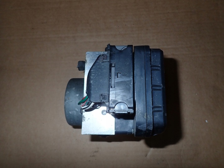 фото №8, Toyota iq 1.0i 1kr 08- насос abs-u модуль управления abs