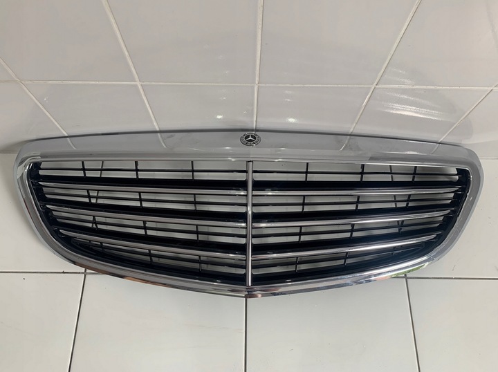 фото №1, Решётка радиатора решётка mercedes c-klasa elegance a2058806606