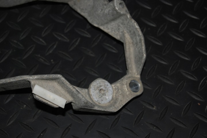 фото №5, Кріплення компресора audi a8 d3 3.0 tdi 4e0616869d