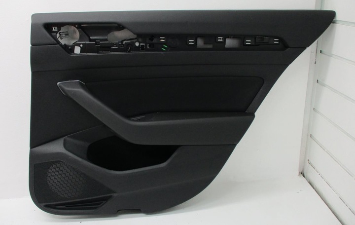 фото №1, Боковина двері праві зад vw passat b8 3g0867068a