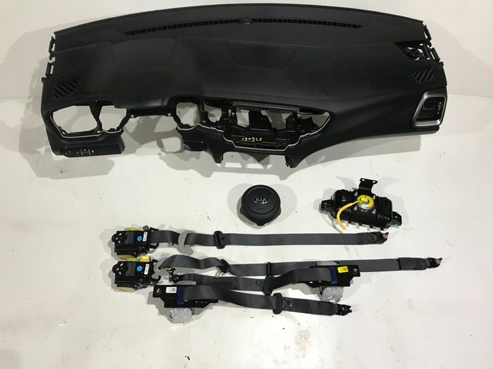 фото №1, Kia cerato панель консоль подушка безопасности подушки ремни оригинал демонтаж