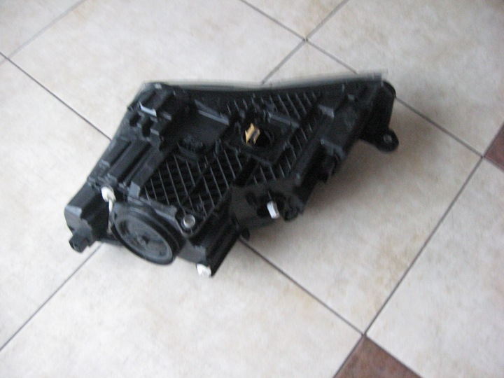 фото №10, Ліва - права - bi-xenon - led - skoda superb iii