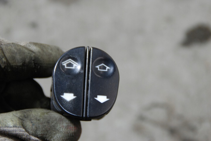 фото №1, Transit 13r переключатель стекло левый