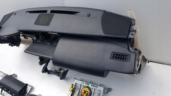 фото №3, Lexus is 250 панель консоль подушка безпеки подушки ремені оригінал демонтаж