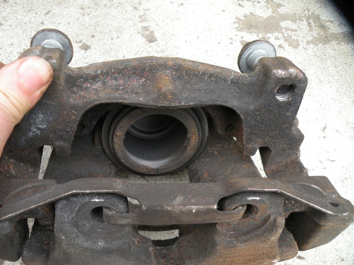 фото №4, Volvo s60 v60 2010-18 супорт гальмівний лівий перед