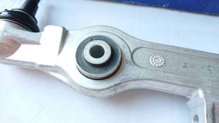 фото №3, Важіль переднє нижній audi a6 c5 2.0 2.4 2.7 3.0