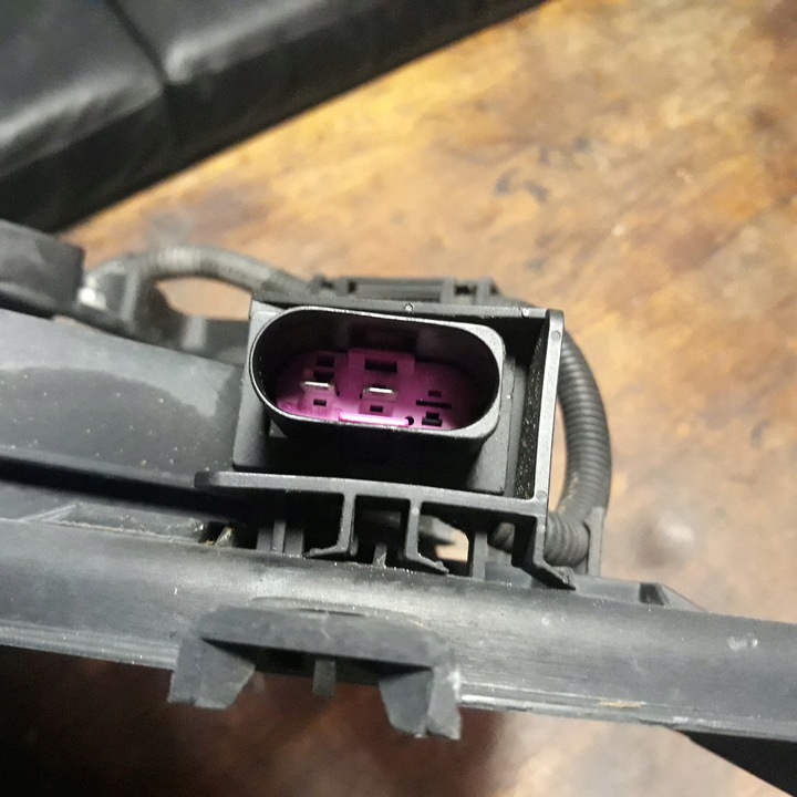 фото №3, Вентилятор vw golf iv 1.4 16v 1j0121207