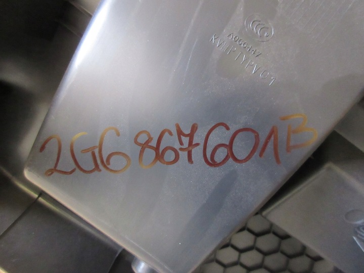 фото №6, Vw polo 2018^ оббивка кришки 2g6867601b