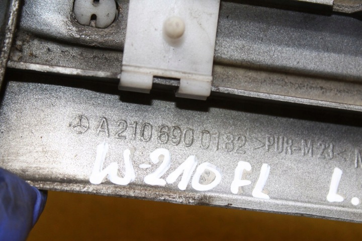 фото №6, Молдинг левые перед mercedes w210