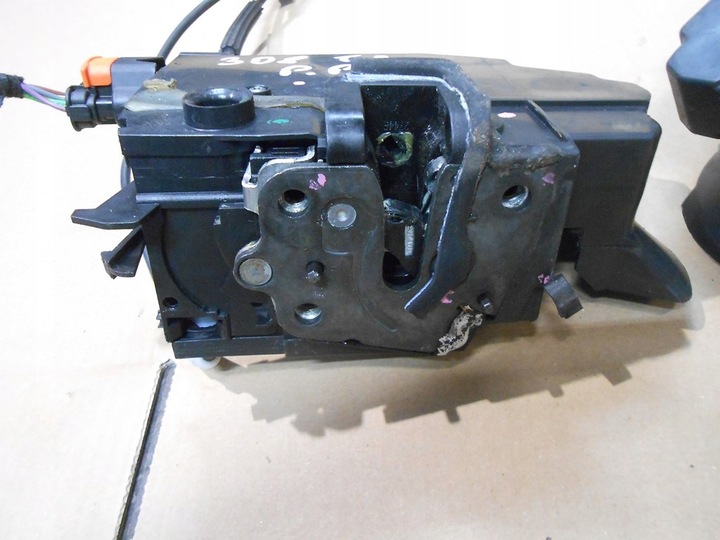 фото №6, Peugeot 308 t9 ii замок дверь перед