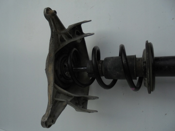 фото №13, A4 b8 a5 амортизатор перед пружина 8k0412103