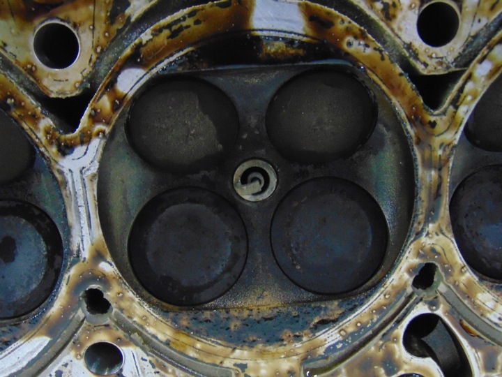 фото №13, Головка левая audi a6 c6 2.4 06e103373d