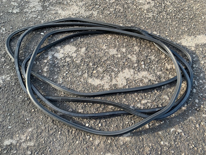 фото №1, Прокладка двері зад audi a8 d4