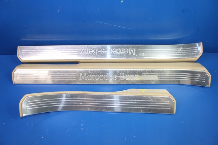 фото №1, Mercedes w221 накладка планка пороговая правый перед