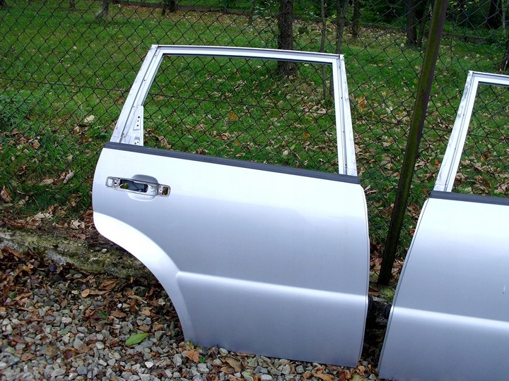 фото №1, Ssangyong rexton 02-06r rexton ii 06-12r рестайлінг праві задні сріблястий