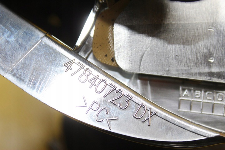 фото №11, Відбивач лампи bi-xenon правий перед maserati ghibli