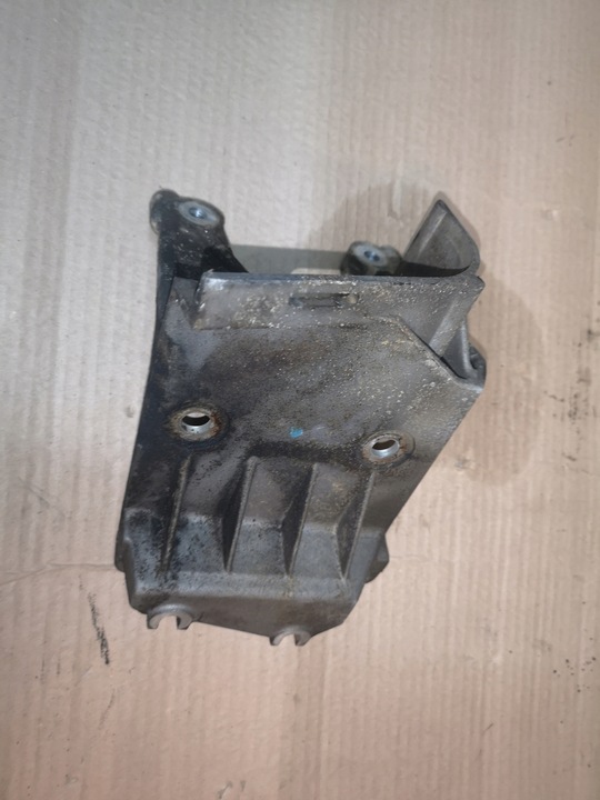 фото №1, Лапи тримач насоса вприскувальної audi a8 d3 057130147r