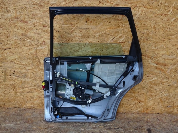 фото №3, Audi rs4 b5 00-01 двері door tür зад задні праві ly7j