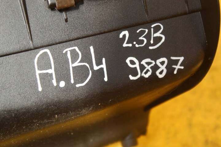 фото №10, Корпус фільтра повітря audi b4 2.3 b 048133837b
