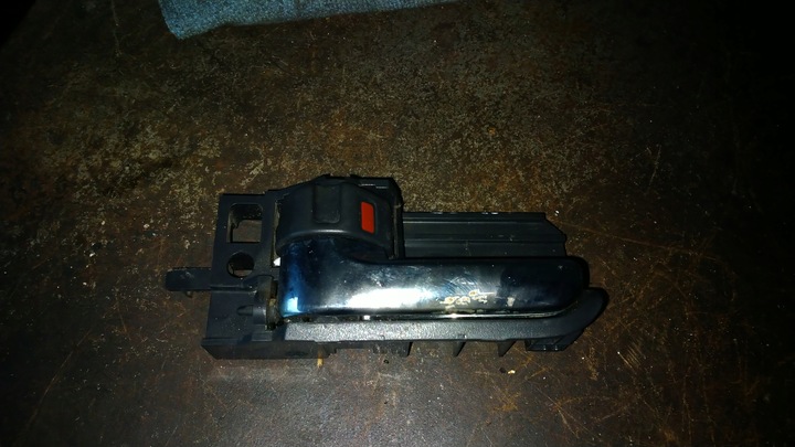 фото №1, Avensis t25 - ручка внутренняя правый перед