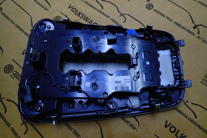 фото №7, ^^ audi q8 4m8 лампа кабины потолок 4k0947135b