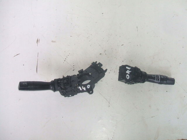 фото №1, Hyundai i40 перемикач двірник світла