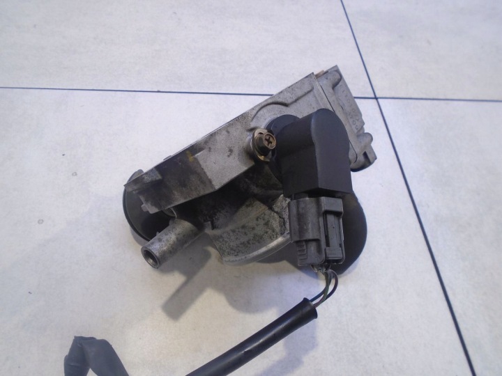 фото №8, Дроссельная заслонка mazda 323c ba 1.3 16v e1t01071