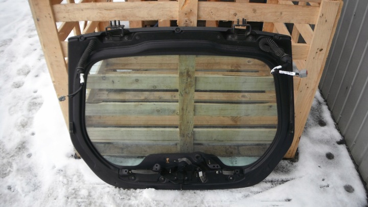 фото №2, Volvo c30 06-12 скло задня - кришка - спойлер - третій сплав