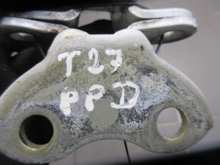 фото №2, Петля двері праві перед avensis t27 комплект 040