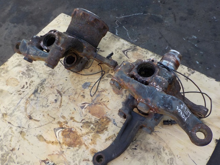 фото №2, Actros mp4 поворотный кулак левая