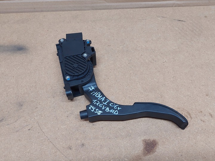 фото №1, Педаль газа 6q1721503f fabia i 06r 1.2 6v bmd