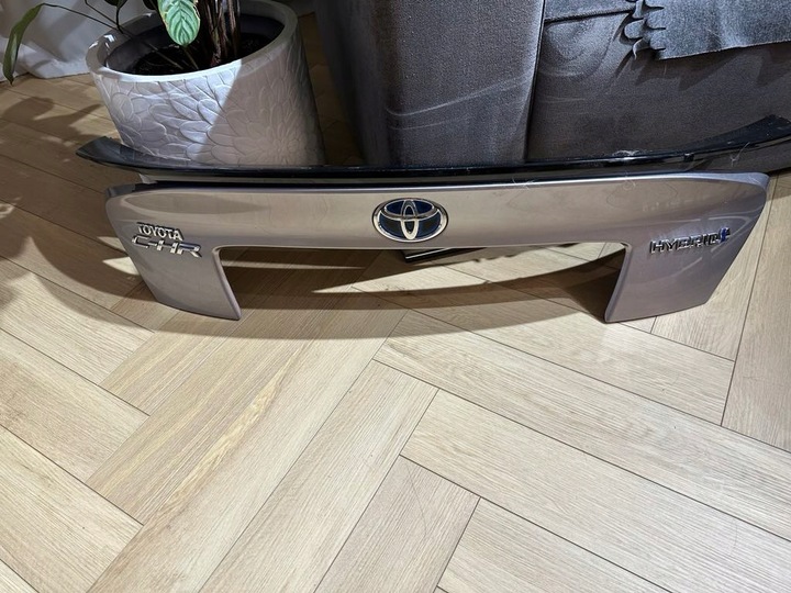 фото №1, Toyota c-hr накладка кришки багажника 76811-f4010