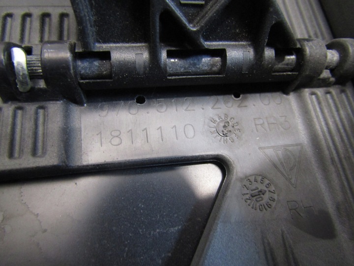 фото №8, Накладка спойлера права ліва кришки panamera 970