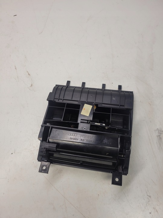 фото №7, Пепельница перед audi a3 8p рестайлинг 8p0857951 2