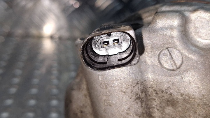 фото №7, Компрессор кондиционера 1k0820859t vw golf vi a3 8p octavia ii altea 1.4 tsi