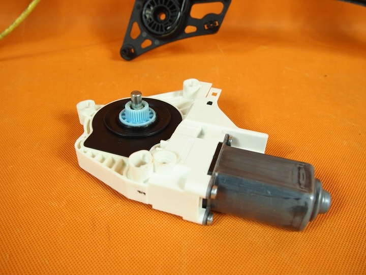 фото №8, Audi q3 8u підйомник вікна перед правий двигунчик 8u0837462 / 8k0959802b