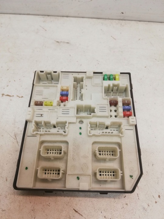 фото №1, Renault zoe 2013 рамка / модуль предохранителей