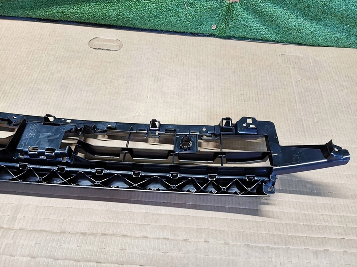 фото №8, Audi q3 83a s-line 19- средняя решётка бампера передней 83a807683a новая