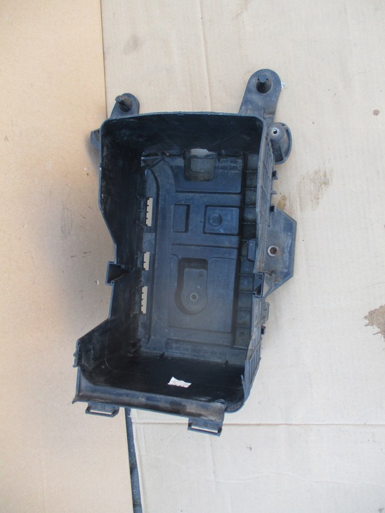 фото №1, Корпус основа акумулятора audi a3 8p golf vi leon ii