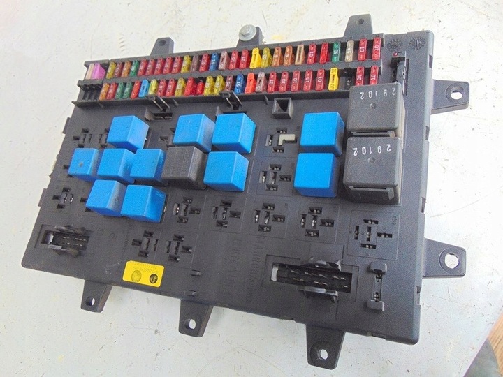 фото №3, Renault magnum 400 03r коробка предохранителей