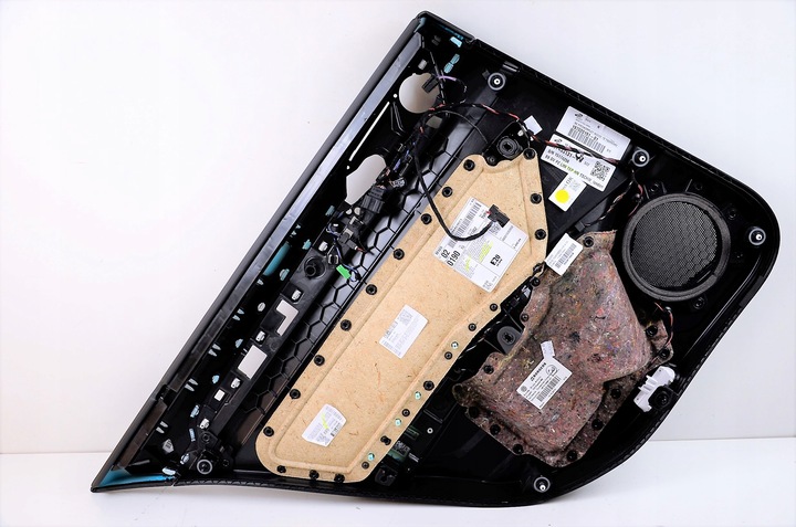 фото №10, Vw passat b8 sedan r-line обивка дверь зад кожа стёганая белая nić