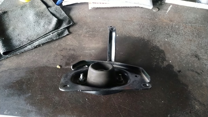 фото №1, Citroen c4 i 04-10 1.6 16v лапи подушка двигуна