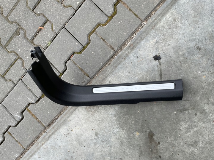 фото №1, Volvo xc60 ii накладка порогова планка права 31448015