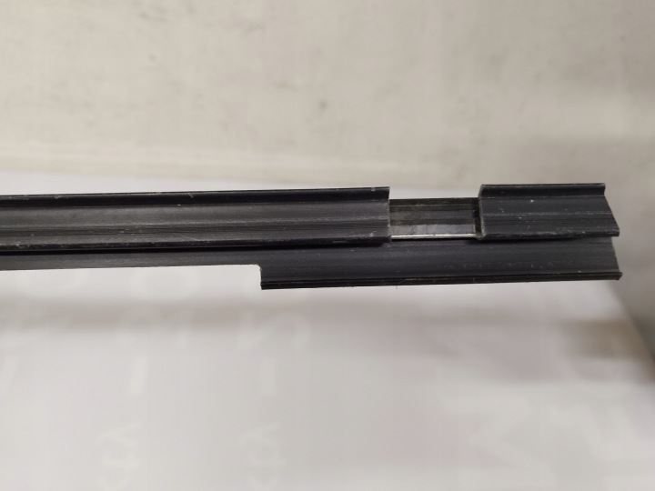фото №9, Vw golf iv ущільнювач скла ліві перед 1j4837471b