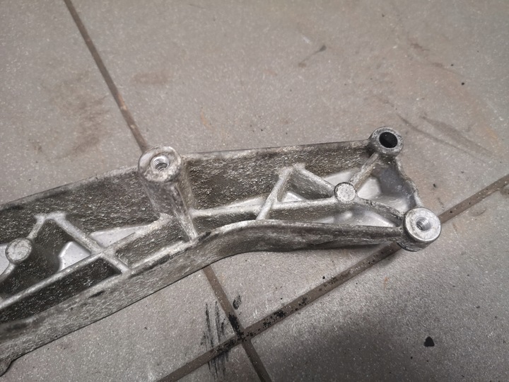 фото №5, Лапи кронштейн audi a4 b8 2.0 tdi cag 03l131159