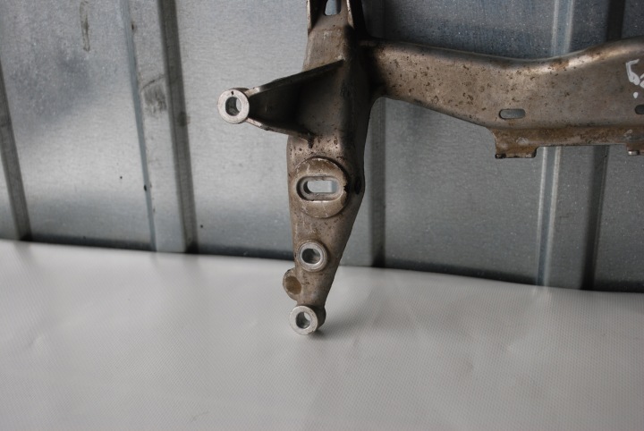 фото №5, Крепление компрессора vw touareg 7l0616879