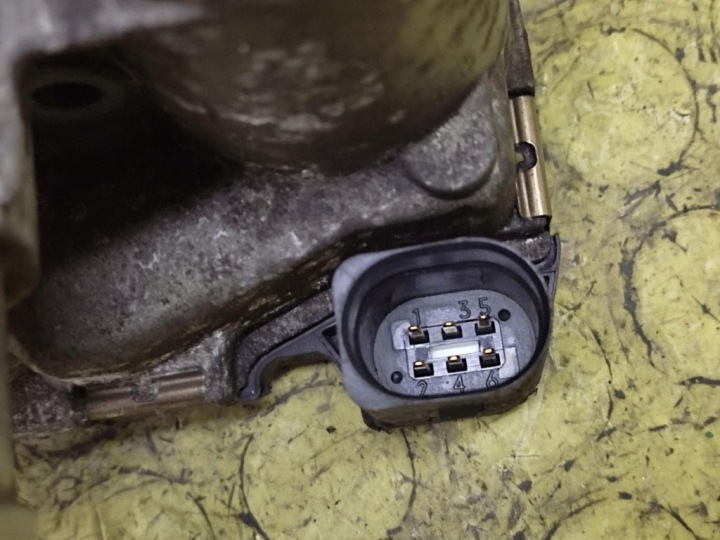 фото №6, Audi a4 b5 1.8 дросельна заслінка 06b133062b