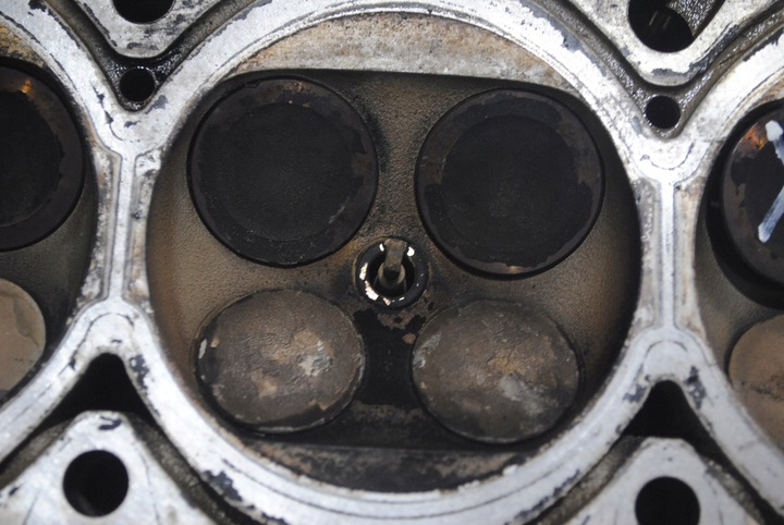 фото №12, Головка правая 06e103374a audi a6 c6 2.4 v6 bdw